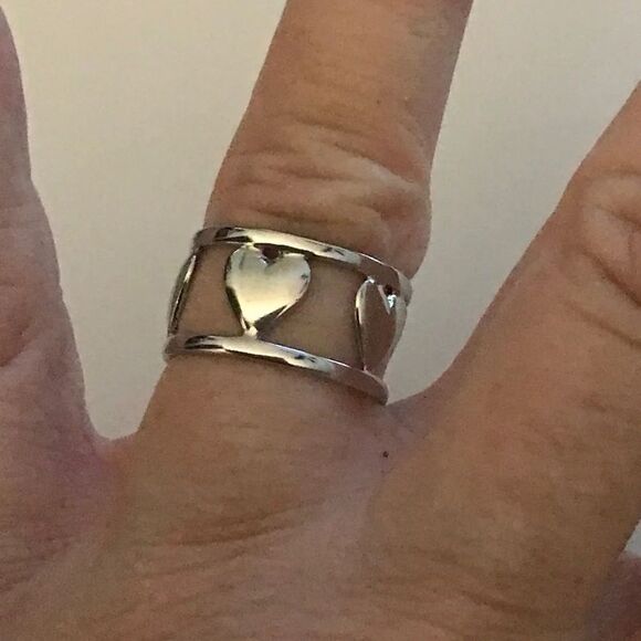 Pretty High Polished .925 Sterling Silver Heart Motif Wide Band Ring - Picture 1 of 3
